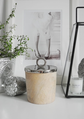 Pojemnik drewniany z metalowym wieczkiem