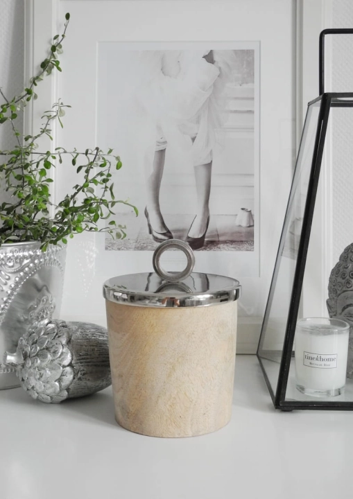 Pojemnik drewniany z metalowym wieczkiem