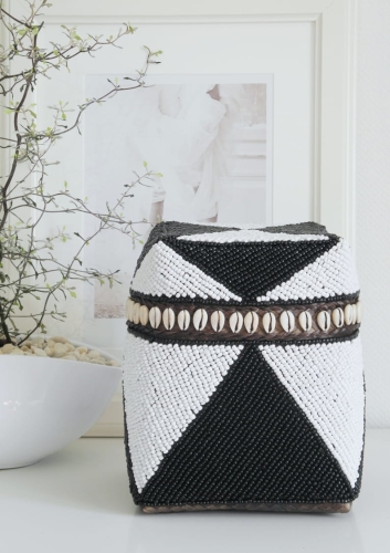 Koszyk naszywany koralikami