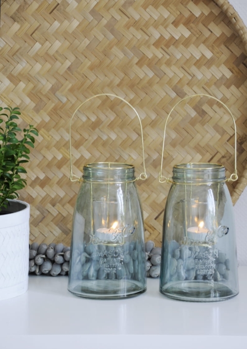 szklany lampion z uchwytem w kolorze niebieskim – dekoracja na świeczki