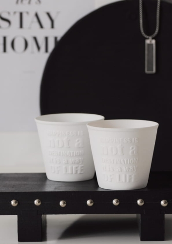 Lampion z białej nieszkliwionej porcelany – minimalistyczna dekoracja do wnętrz