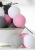 Cotton Ball Lights  w kolorze szarym i różowym
