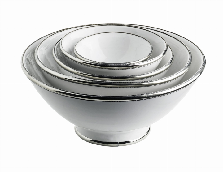 Miska ceramiczna biała z metalowym wykończeniem – dodatek do stołu boho