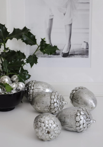 Ozdoba żołądź  w kolorze srebrnym
