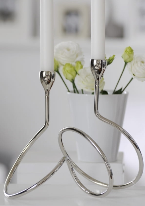 Świecznik fantazyjny z metalu