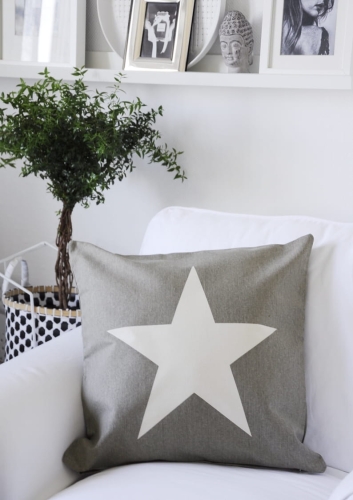 Poszewka beżowa z białą gwiazdą