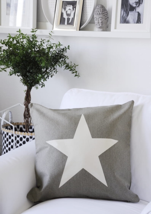 Poszewka beżowa z białą gwiazdą