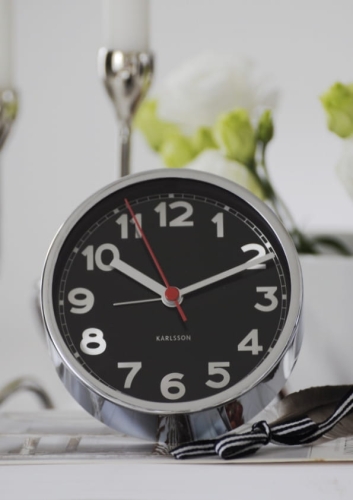 Zegar z alarmem marki KARLSSON