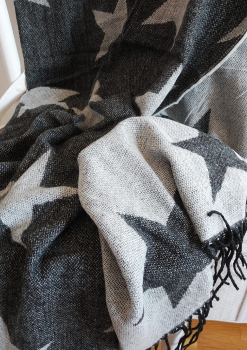 Szary koc z gewaizdkami