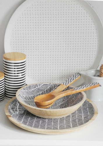 Drewniane zdobione sztućce do sałaty