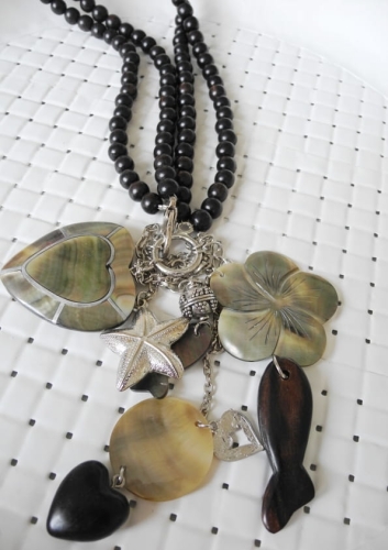 Naszyjnik DANGLING z zawieszkami i koralikami w stylu boho