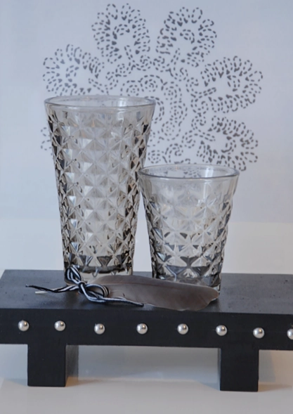 Elegancki świecznik w stylu skandynawskim, barwione szkło, nastrojowe światło