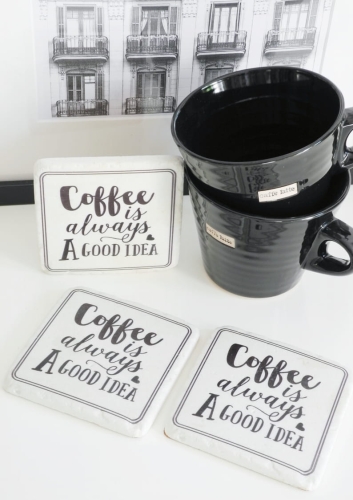 Podkładki pod kubki z czarnym nadrukiem