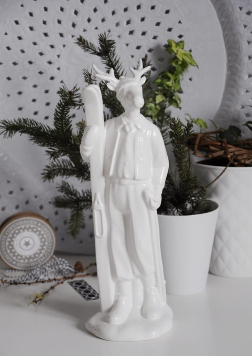 Ceramiczna figurka jelenia narciarza biała 35 cm