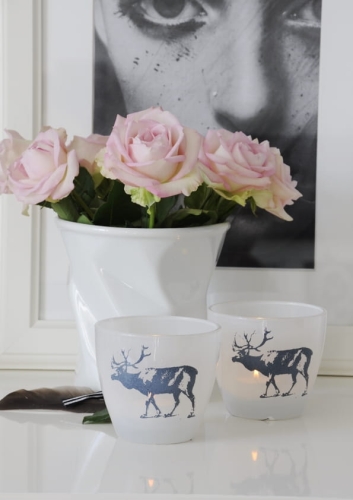 Świecznik na tealight z matowego szkła z reniferem