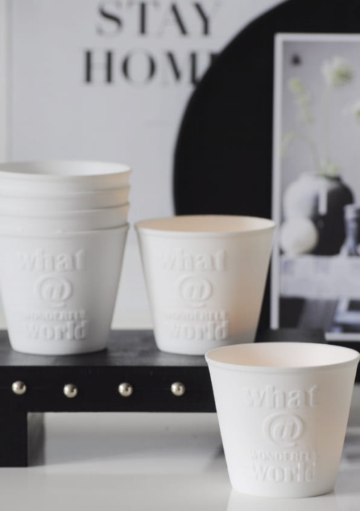Świecznik na tealight z białej porcelany biskwitowej – matowe wykończenie