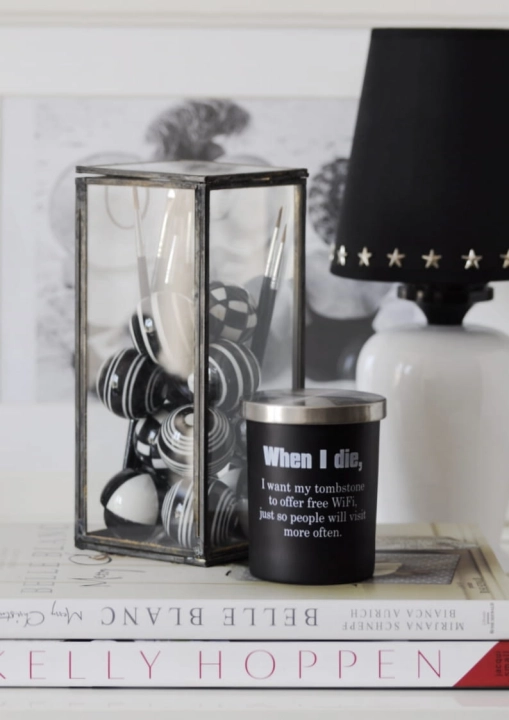 Świeca w ceramicznym czarnym pojemniku WHEN I DIE