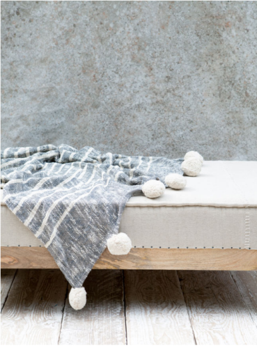 Koc w stylu berberyjskim Rutna Grey z ręcznie robionymi detalami boho