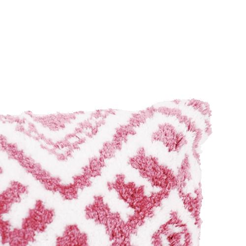 Długa poduszka sorbetowy róż o strukturze pluszu – detale tkaniny bawełnianej w stylu dopamine decor.