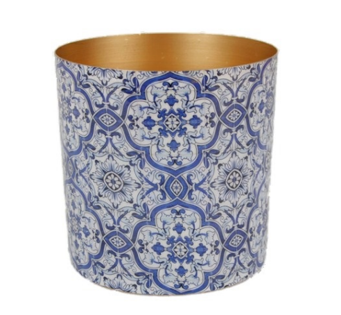 Niebieska metalowa osłonka z ornamentem i złotym wnętrzem, wysokość 12 cm