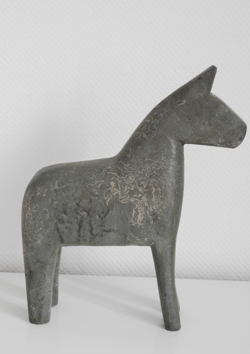 Figurka  konika z drewna z odzysku