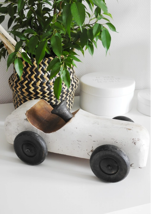 Dekoracja drewniany samochód z Indii