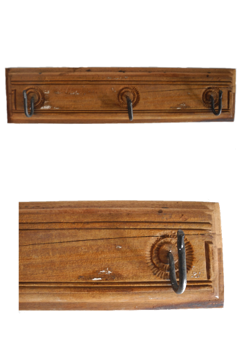 Wieszak ścienny z drewna z odzysku