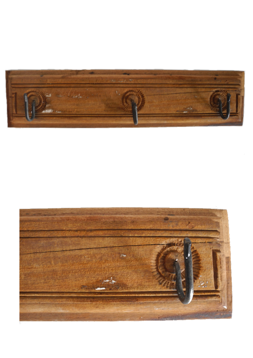 Wieszak ścienny z drewna z odzysku