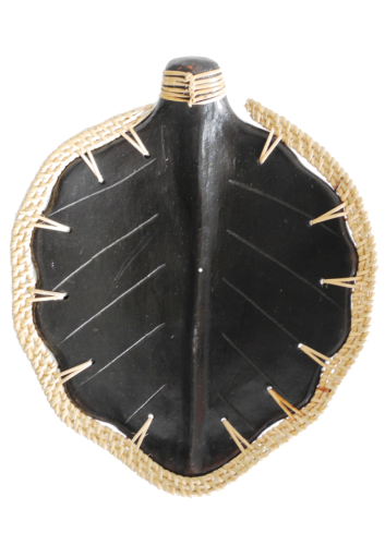 Czarna patera w kształcie liścia