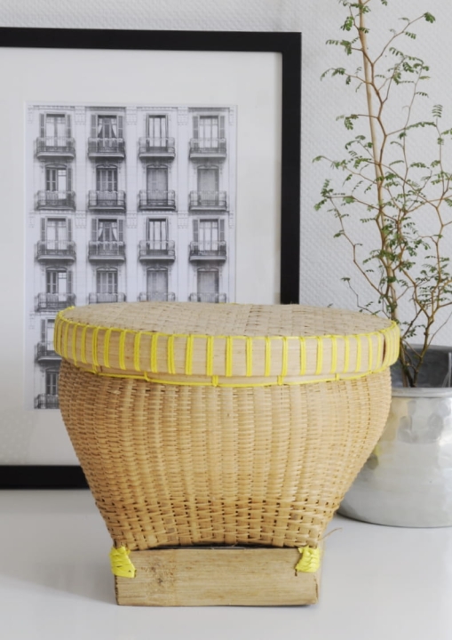 Zamykany kosz z przykrywką