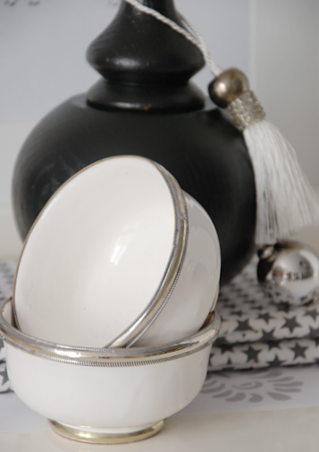 Marokańska miseczka o średnicy 11 cm – biała ceramika, dekoracyjny rant