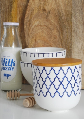 ceramiczny pojemnik z bambusowym wieczkiem w stylu marokańskim