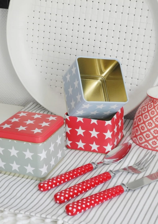 Organizer w trzech kolorach – puszka na drobiazgi z motywem białych gwiazdek