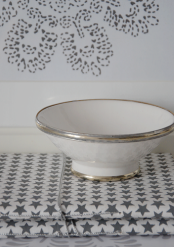 Ręcznie robiona miseczka Tine K Home – dekoracja do łazienki lub sypialni