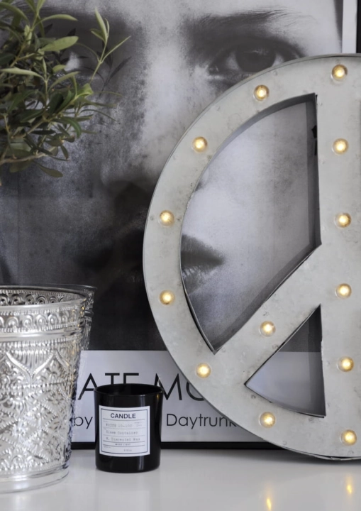 Industrialna dekoracja ścienna z oświetleniem LED