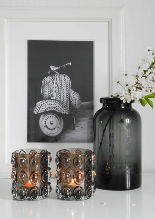 Elegancki świecznik szklany na tealighty w przydymionym kolorze