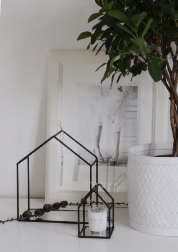 Świeczniki w kształcie domków z lustrzanym dnem