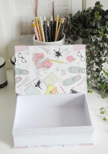 Pojemnik do przechowywania w kształcie książki