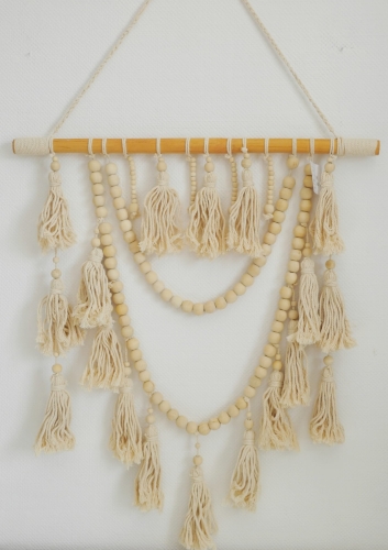 Dekoracja ścienna makrama z koralikami i frędzlami