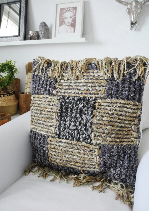 Poduszka z grubym splotem warkoczowym - dekoracyjna poducha, która uwodzi mięsistą teksturą - 60x60 cm