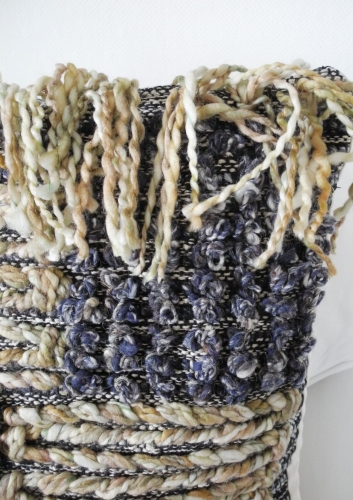 Poduszka dekoracyjna w kolorach ziemi