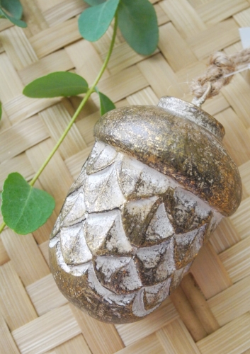 Złota zawieszka żołądź