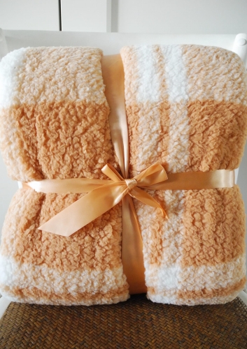 Koc pluszowy w kratę