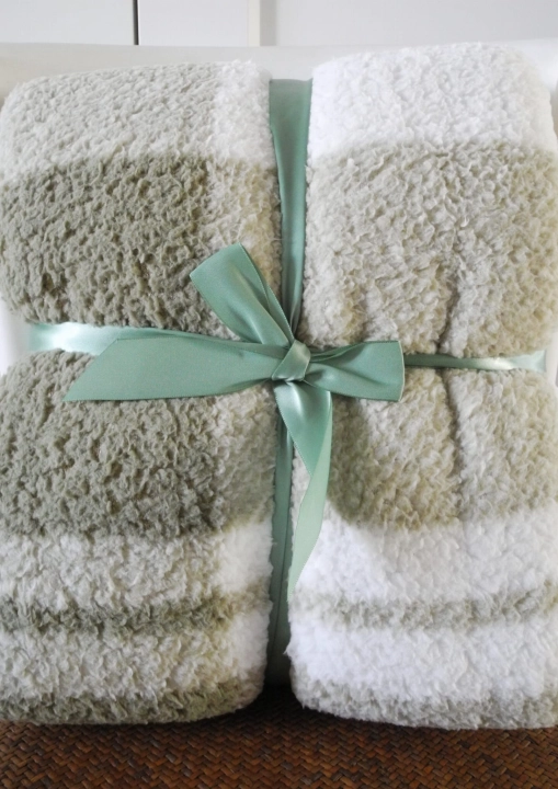 Koc pluszowy w kratę OLD GREEN