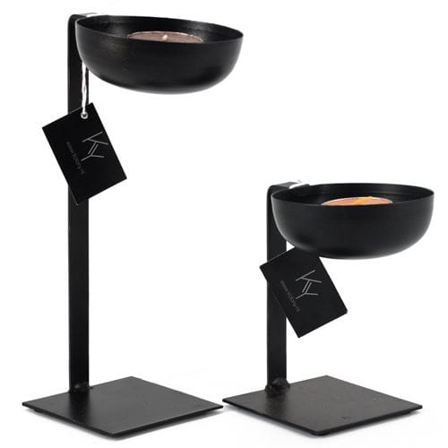 Para nowoczesnych czarnych świeczników metalowych do dekoracji wnętrz, nastrojowe oświetlenie na komodę.