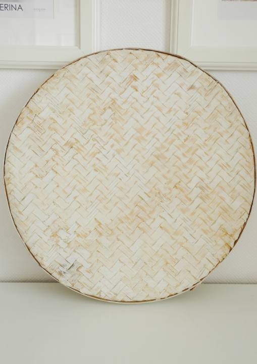 Boho taca wyplatana i zdobiona muszelkami  bielona