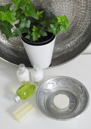 Orientalna miseczka z metalu w kolorze srebrnym