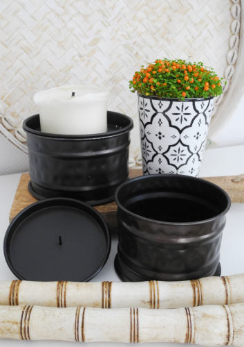 Czarne metalowe świeczniki