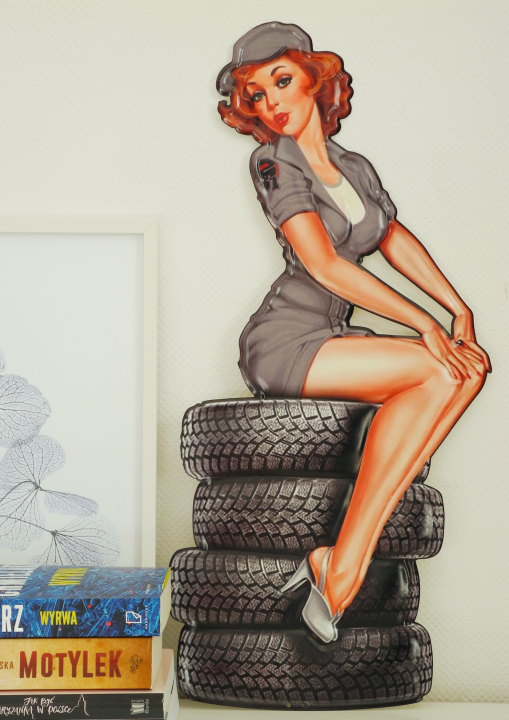 Retro dekoracja metalowa do powieszenia na ścianie