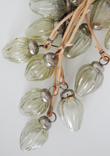 Szklane  bombki na rzemykach w stylu vintage